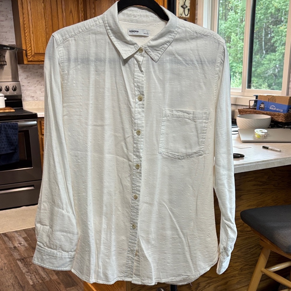 28-3. Casual Off-White Button-Down Shirt